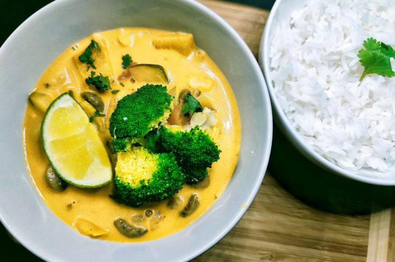 Rotes Thai-Curry mit Gemüse